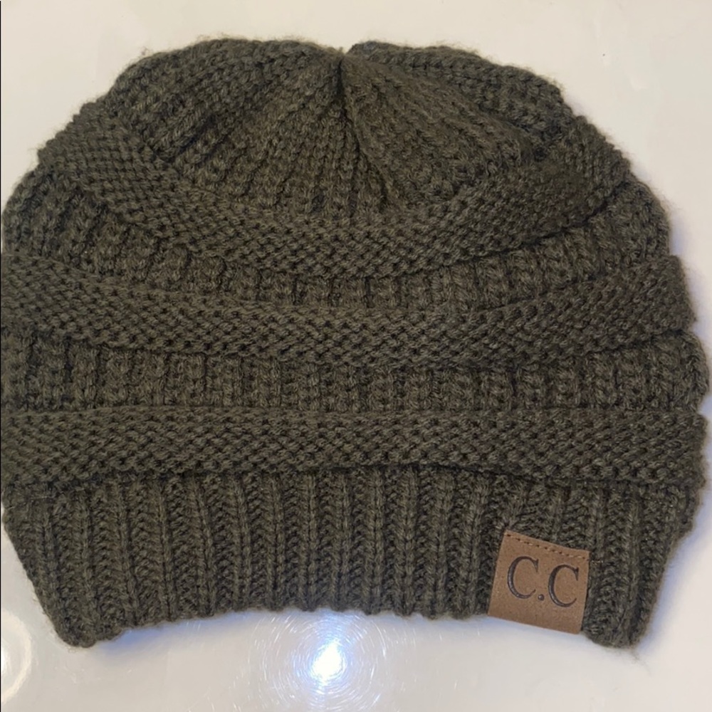 Green crocheted hat - Picture 1 of 2